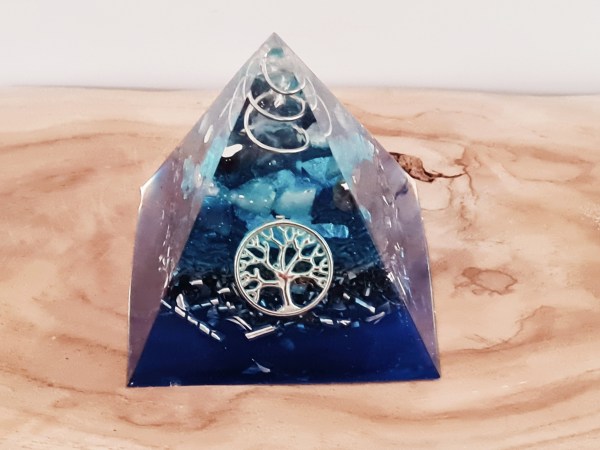 Orgonite pyramide bleu arbre de vie argenté 